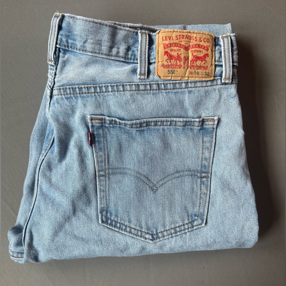 Men’s Levi 550 Jeans (Light Wash)